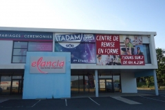 Enseigne lumineuse avec habillage vitre en impression numérique plastifiée - Tadam Escape - Carquefou 44