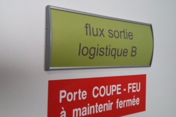 plaque de porte galbé